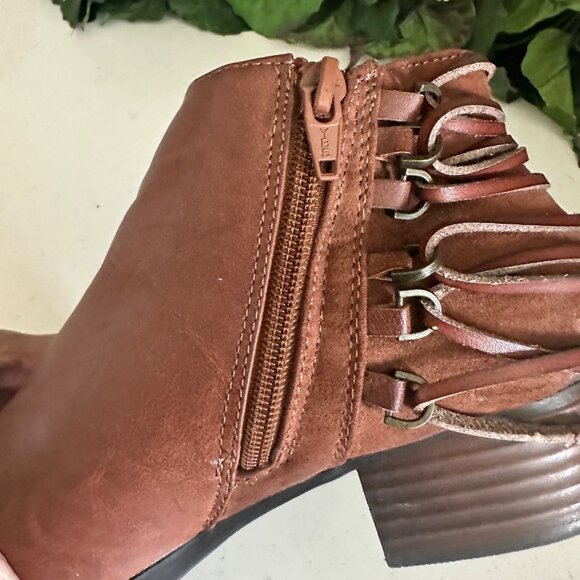 Brown Ankle Booties Size 8 With Side Zipper & Buckle Detail - Picture 8 of 10